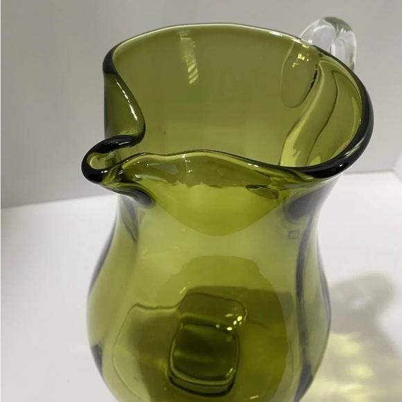 VTG Hand Blown Green Art Glass Pitcher Clear Handle Pedestal Base MCM 54 oz - Picture 11 of 15